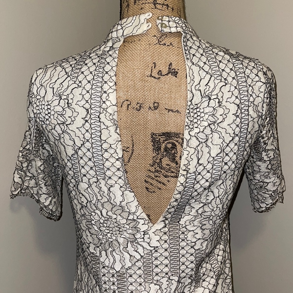 Gorgeous lightweight patterned flower lace dress